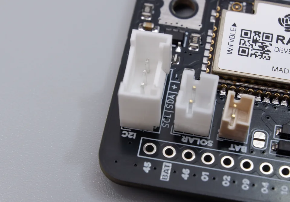 The I2C connector (JST) on the Cubicore Devboard, labeled SCL/SDA/+/−