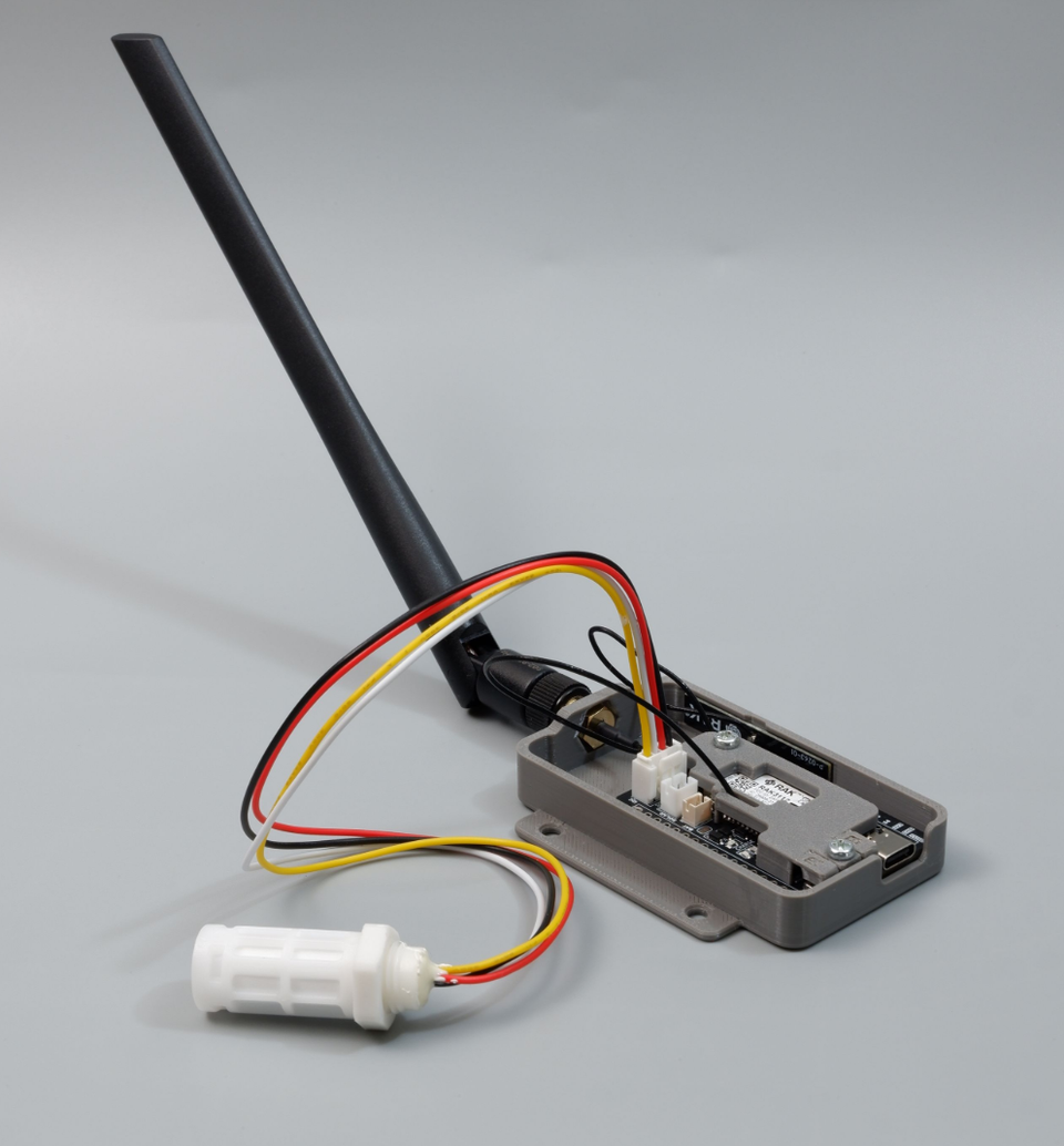 Cubicore Devboard in enclosure connected to an SHT30 environmental sensor probe