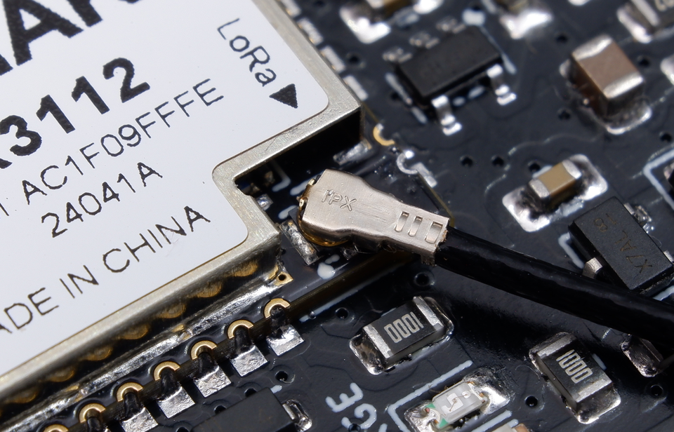 An MHF4 antenna cable connected to the LoRa connector on the RAK3112 module